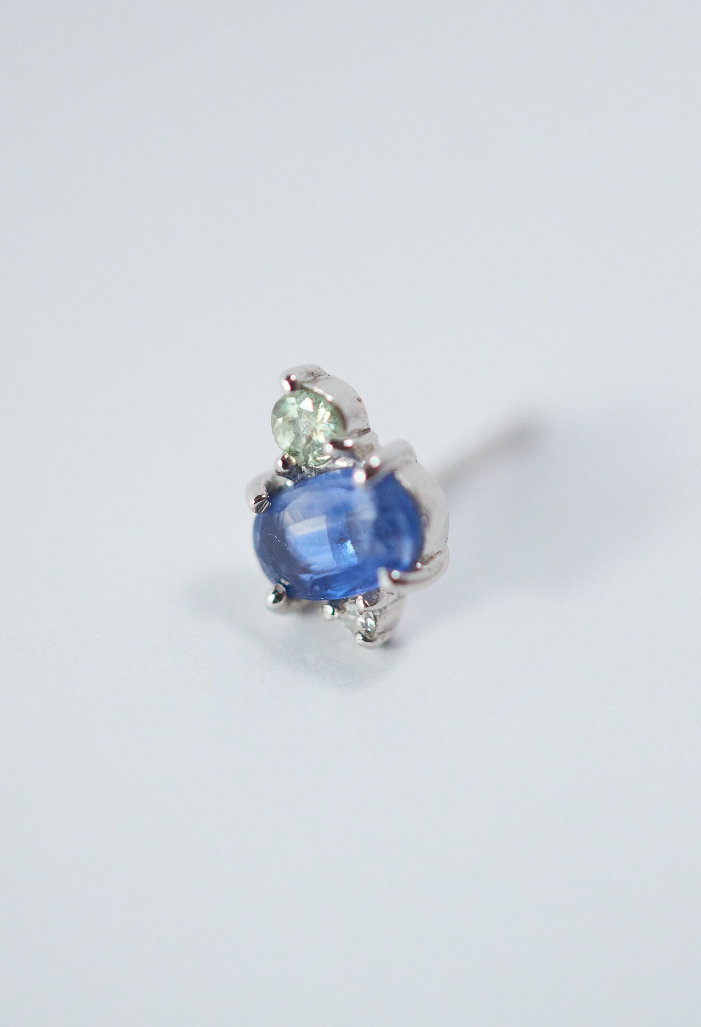 Hoa tai đính hạt giấy