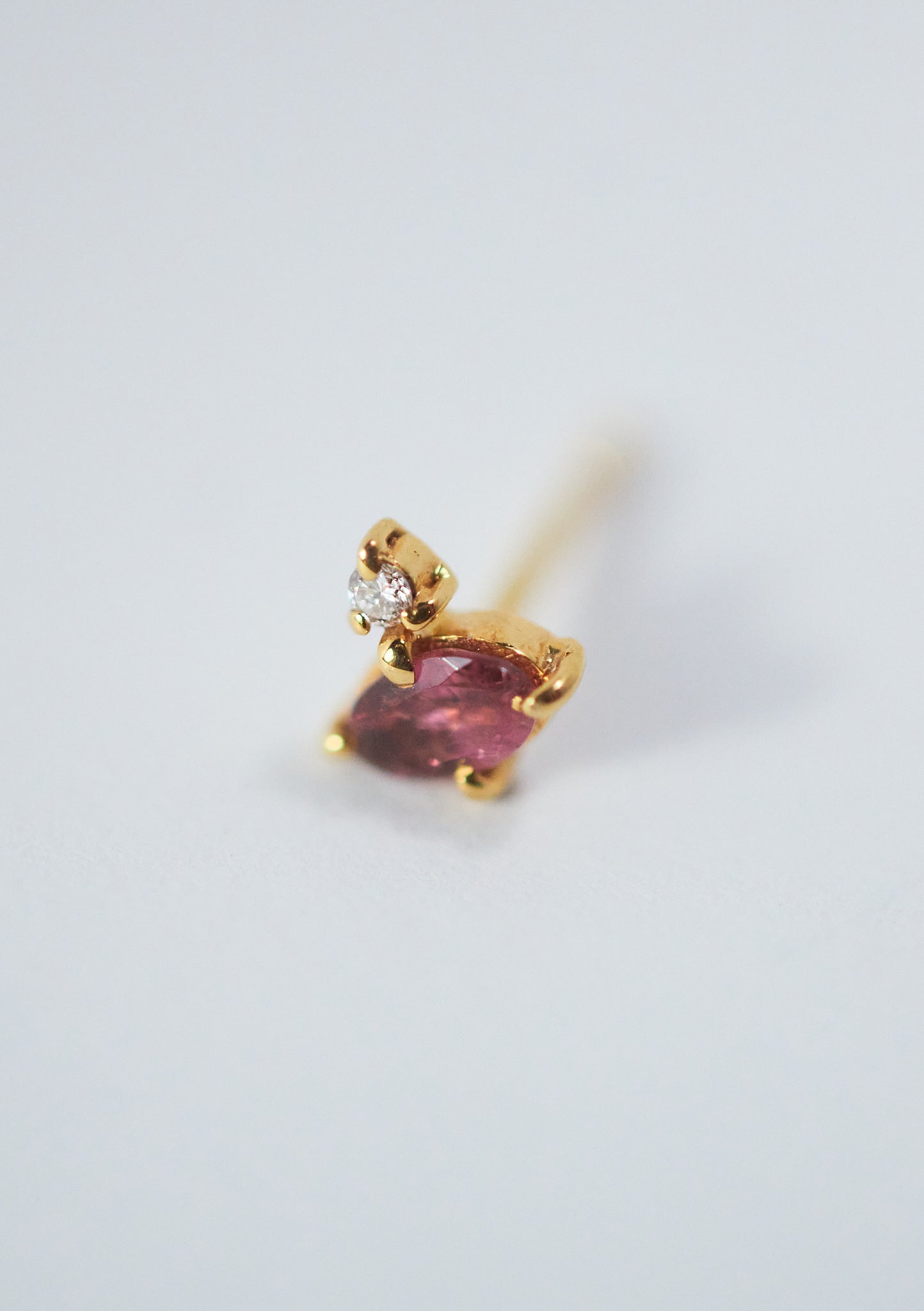 Hoa tai đính hạt giấy