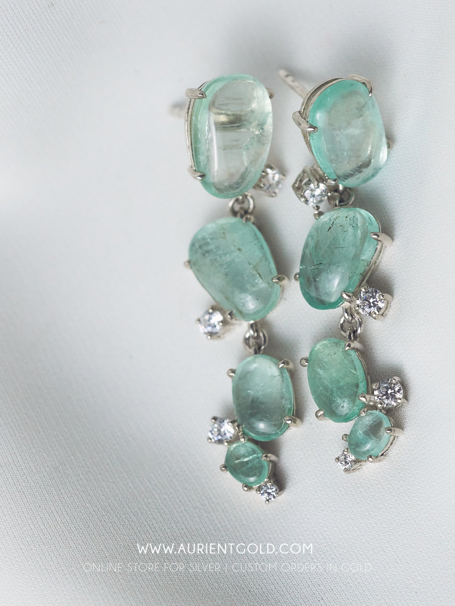 Underwater bubble Emerald earrings