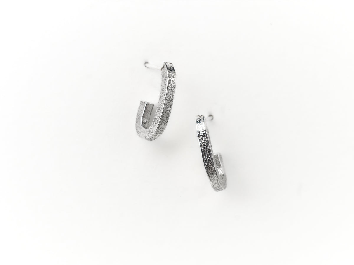 Ky Ha U-Shape Studs Small