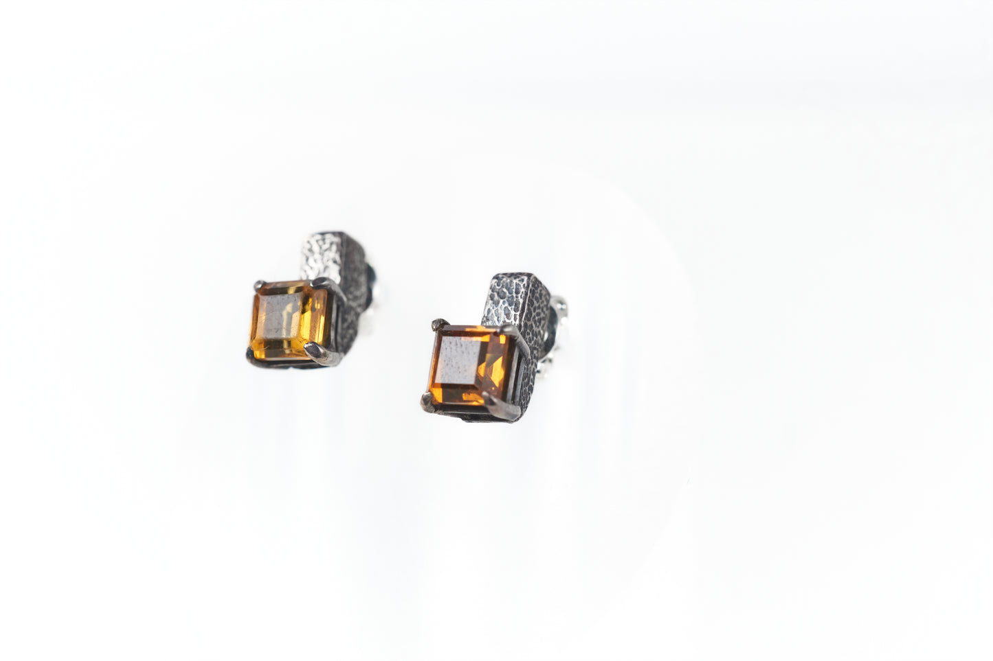 GEO STUDS OXIDIZED