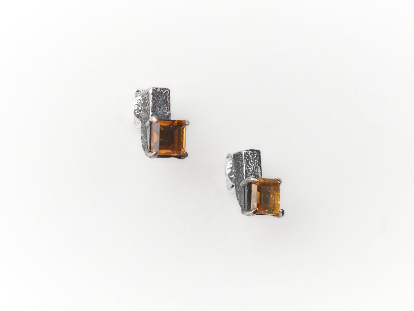 GEO STUDS OXIDIZED