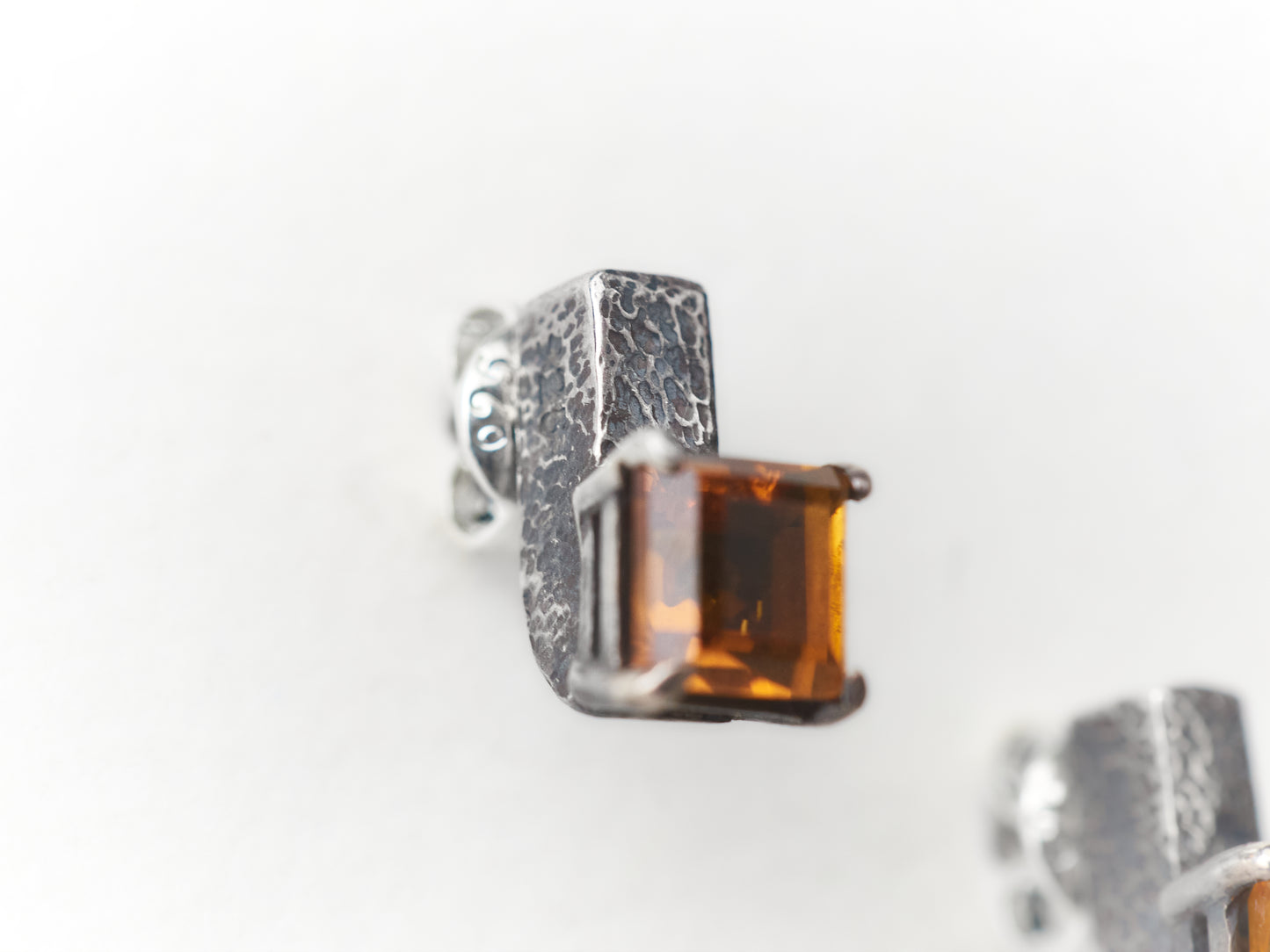 GEO STUDS OXIDIZED
