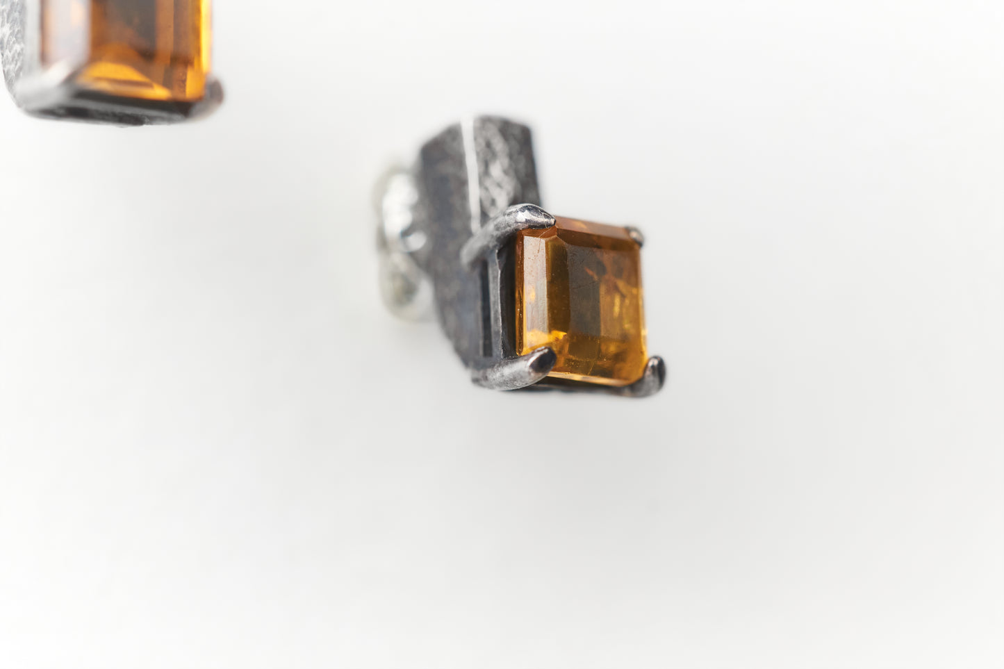 GEO STUDS OXIDIZED