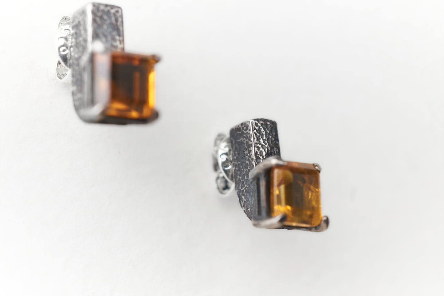 GEO STUDS OXIDIZED