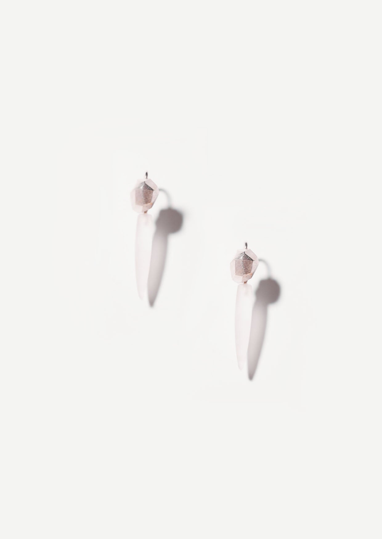 Facet frosted quartz earrings short