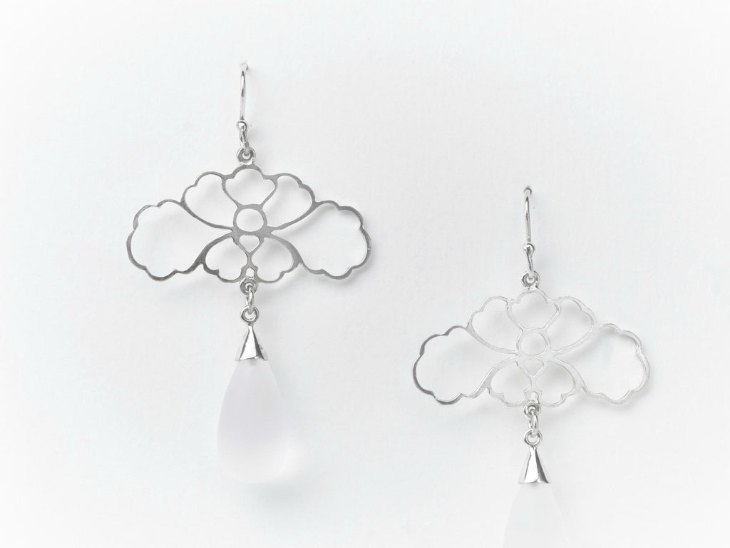Hoa Cuc Earrings With Frosted Quartz