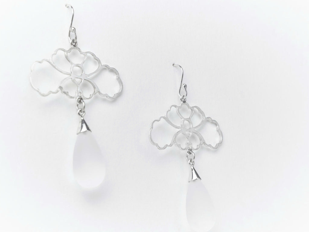 Hoa Cuc Earrings With Frosted Quartz